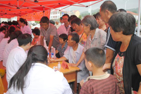 “富民兴临我有责、我为发展保健康”